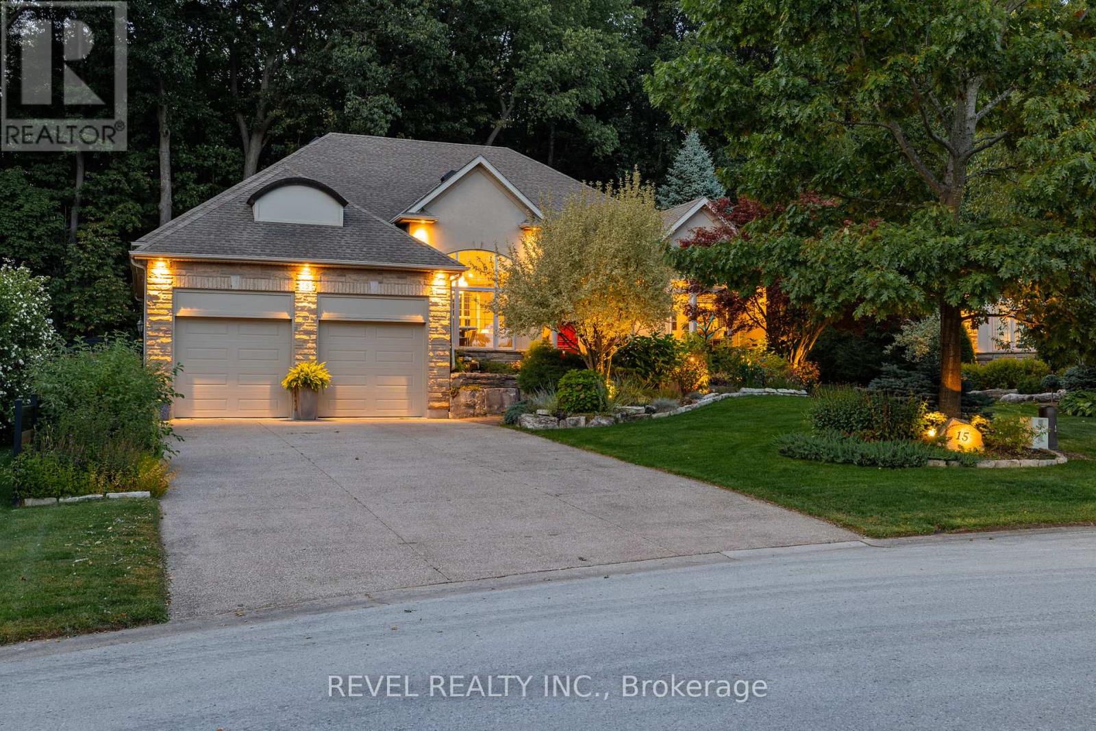Detached at 15 MANSFIELD DRIVE, Pelham (Fenwick)