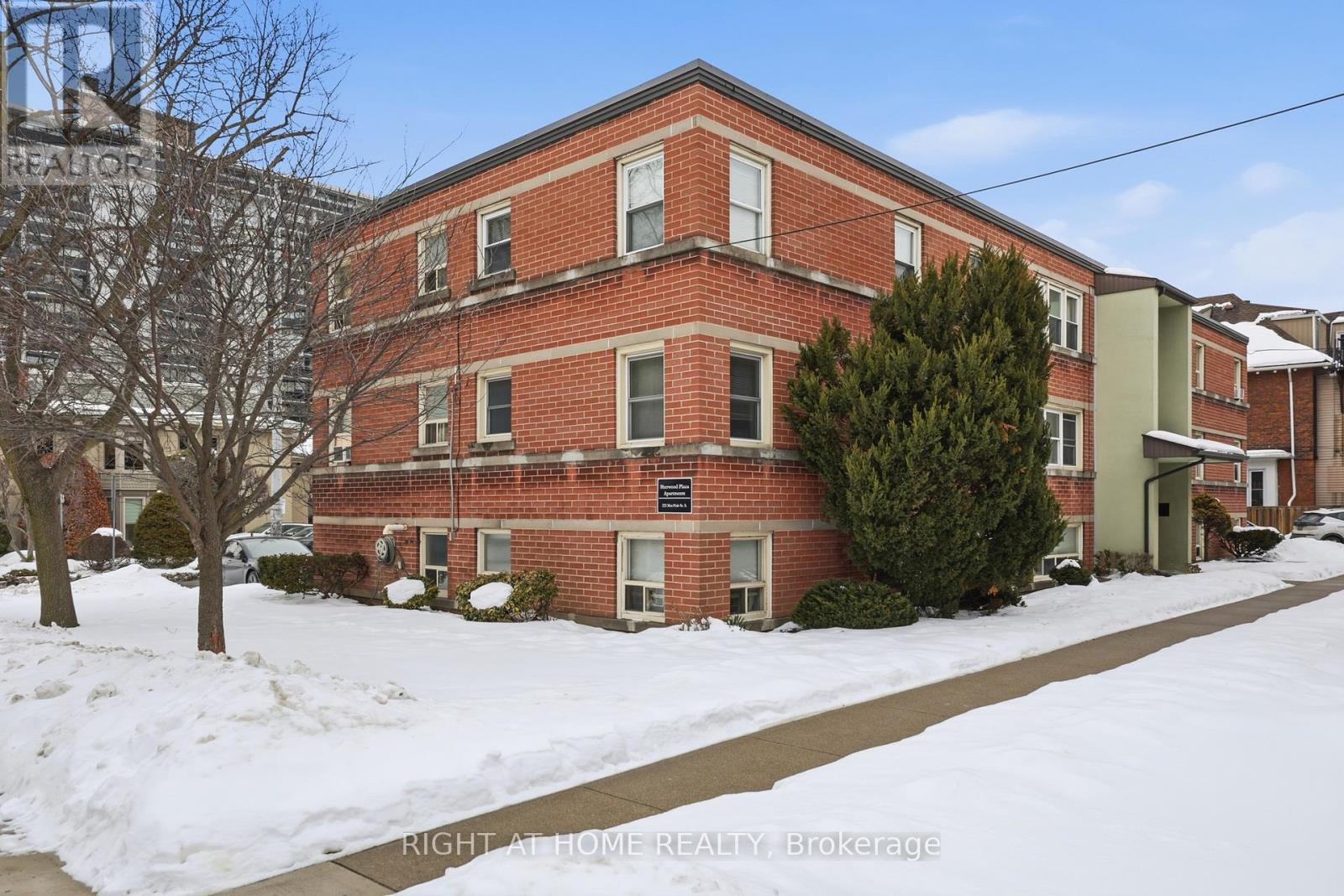 Apartment at 11 - 223 MACNAB STREET S, Hamilton (Durand)