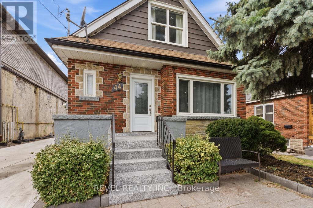 Detached at 44 JEFFERSON AVENUE, Hamilton (Bartonville)