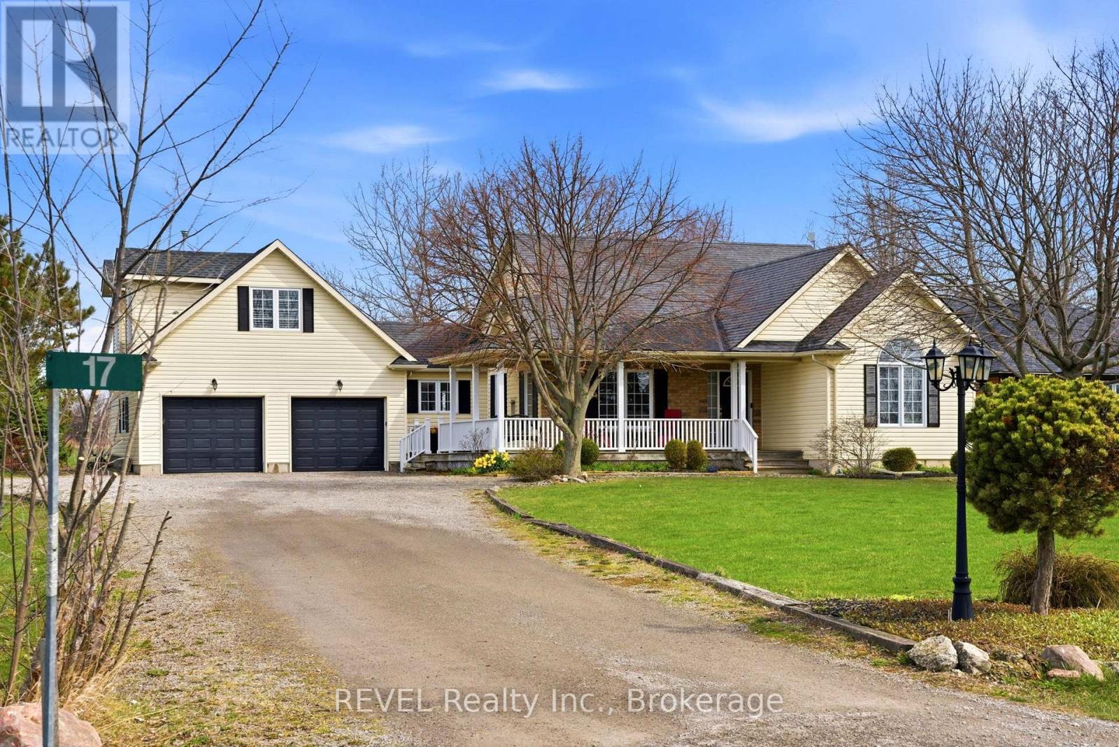 Detached at 17 STONEHAVEN ROAD, Haldimand (Dunnville)