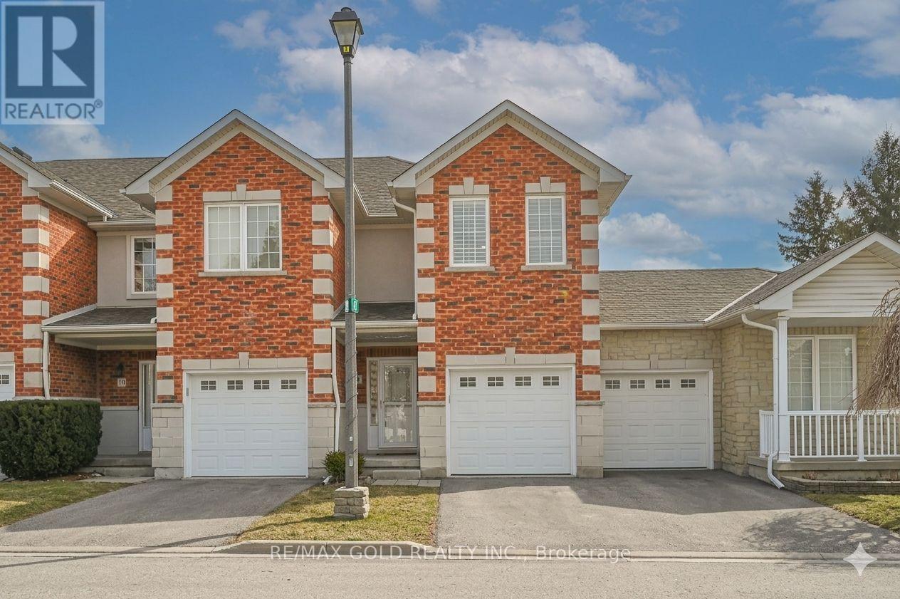 Townhouse at 9 - 81 VALRIDGE DRIVE, Hamilton (Ancaster)