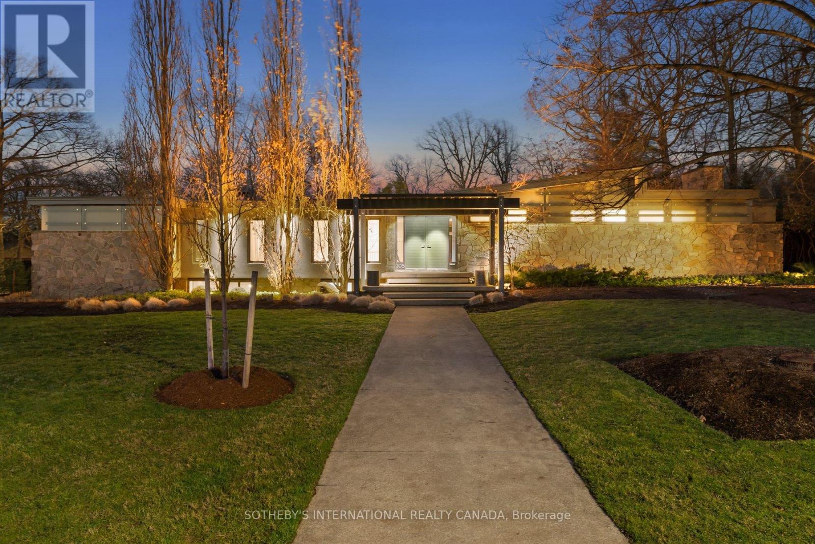 Detached at 105 MARSDALE DRIVE, St. Catharines (Glendale/Glenridge)