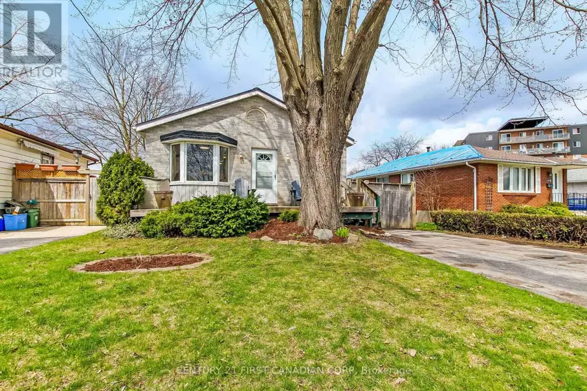 Detached at 114 CONNAUGHT AVENUE, London East