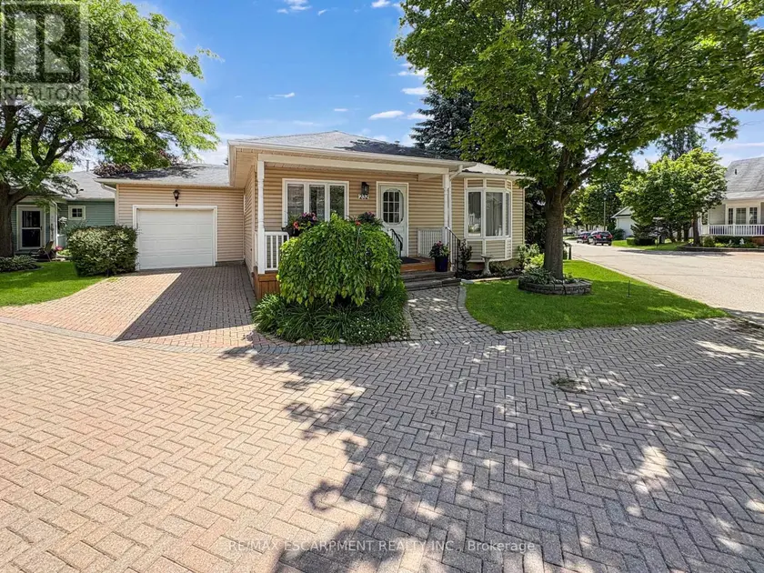 Apartment at 232 SILVERBIRCH BOULEVARD, Hamilton (Villages of Glancaster)