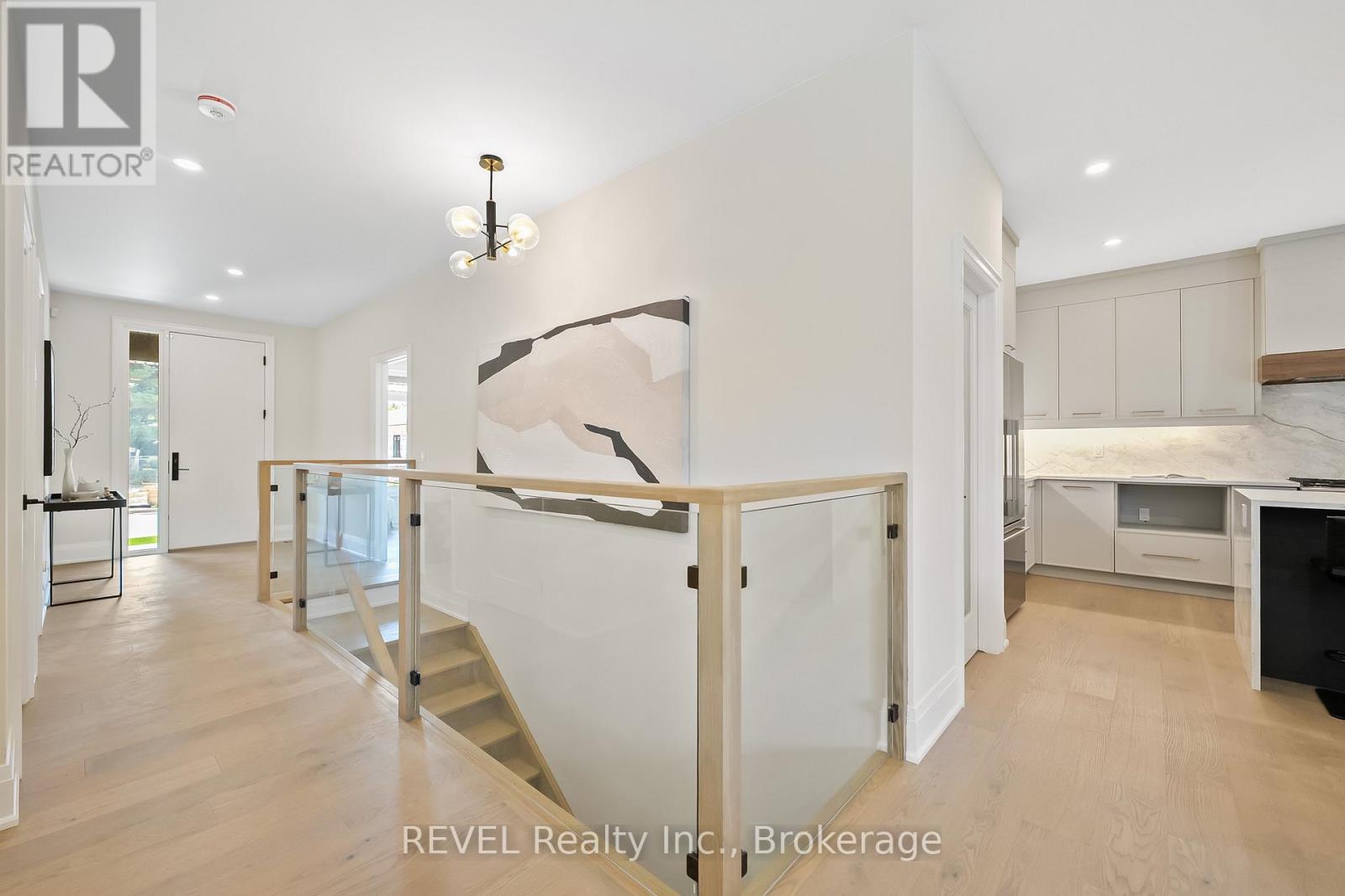 Townhouse at 8 ACCURSI CRESCENT, Pelham