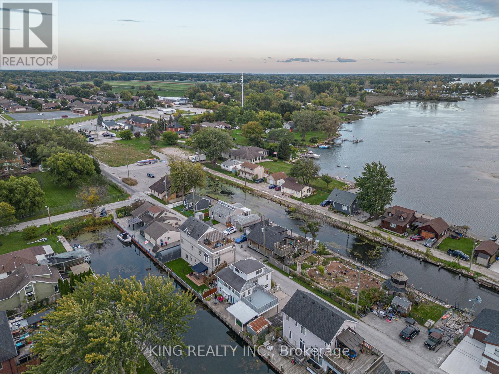 Detached at 42 WAHNETA AVENUE, LaSalle
