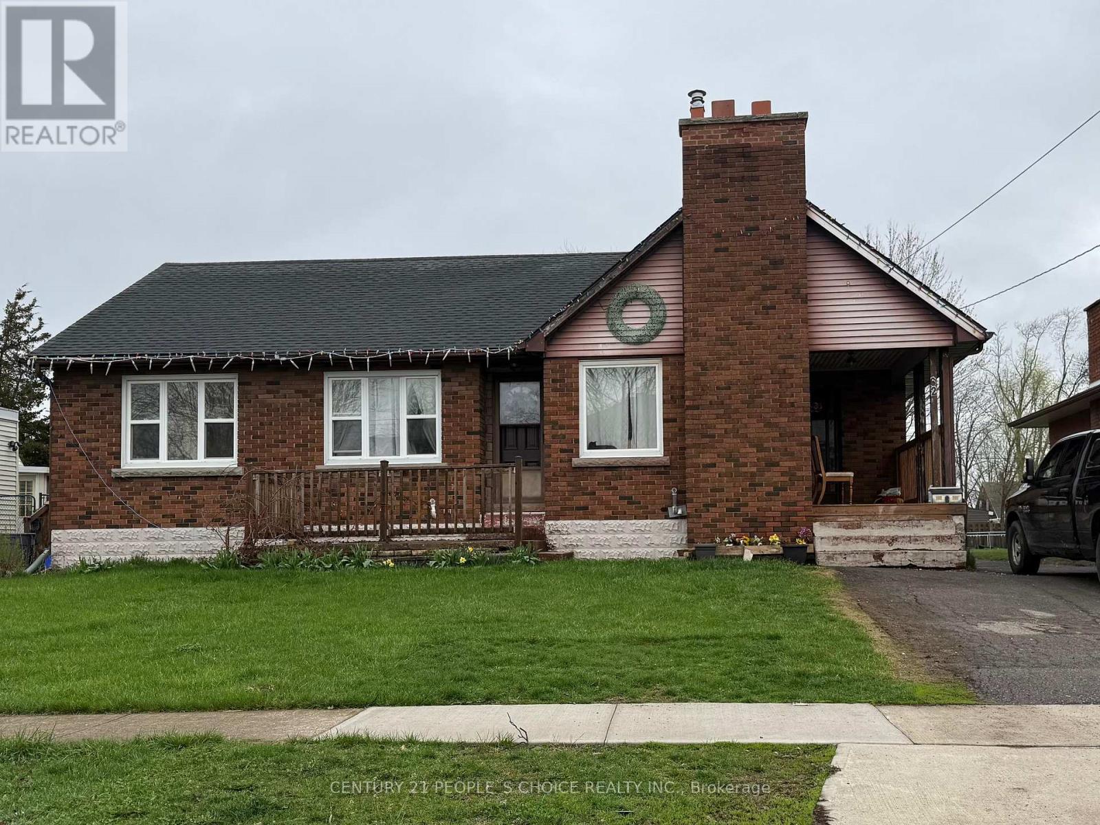 Detached at 62 SECOND STREET, Welland (Lincoln/Crowland)