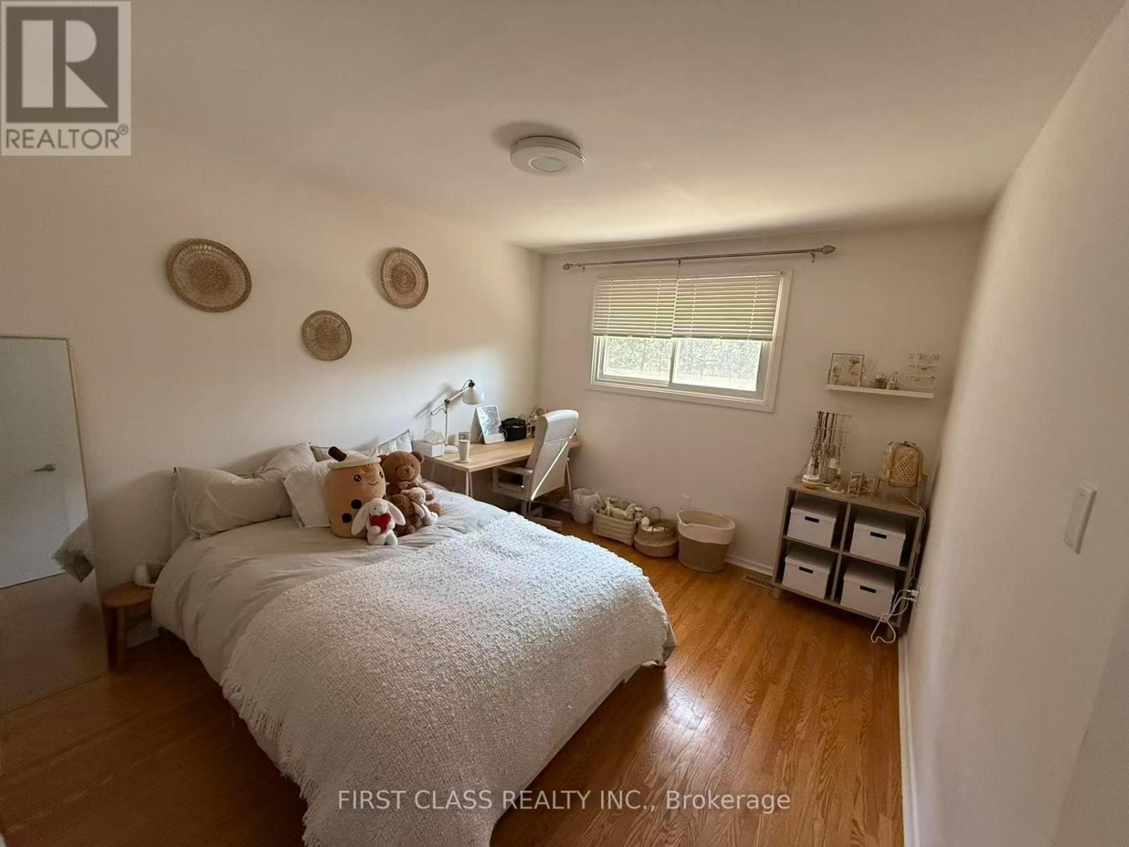 Semi-Detached/Link at UPPER FLOOR ROOM #1 - 657 SEVILLA PARK PLACE, London East (East C)