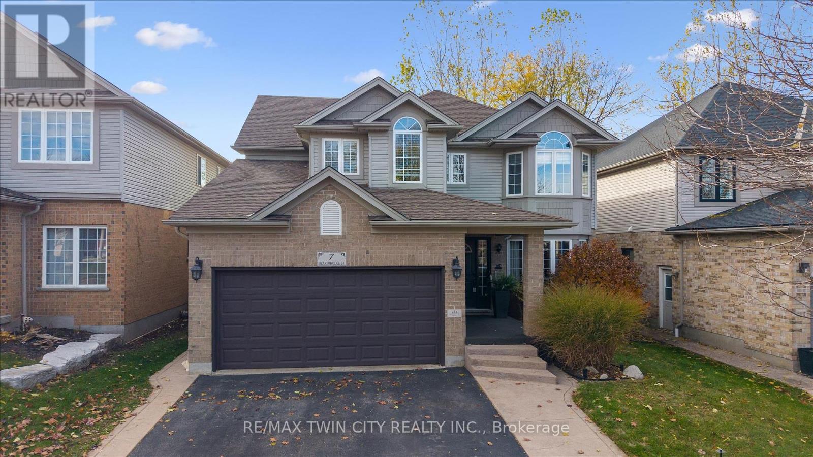 Detached at 7 HEARTHBRIDGE STREET, Kitchener