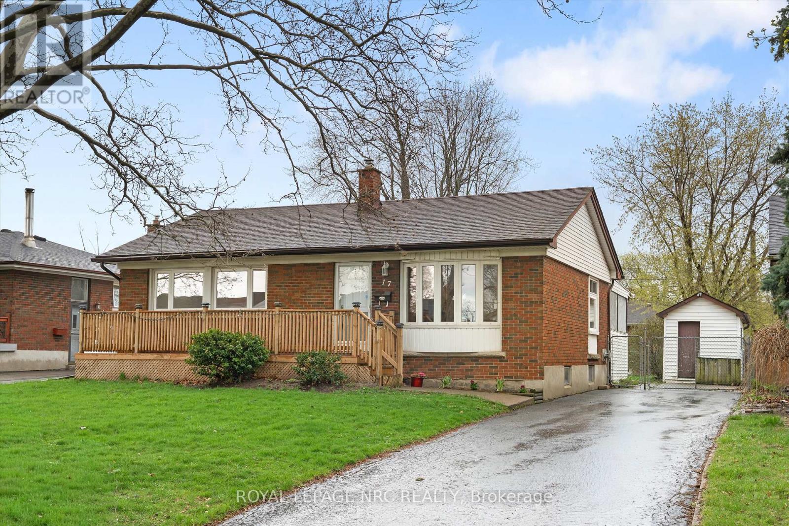 Detached at 17 MILTON ROAD, St. Catharines (E. Chester)