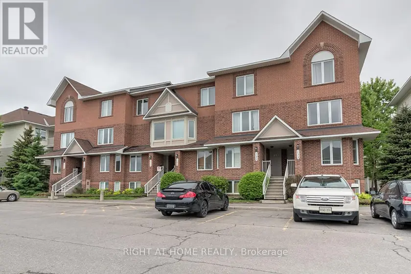 Townhouse at 47 - 128 BONFIELD PRIVATE, Ottawa