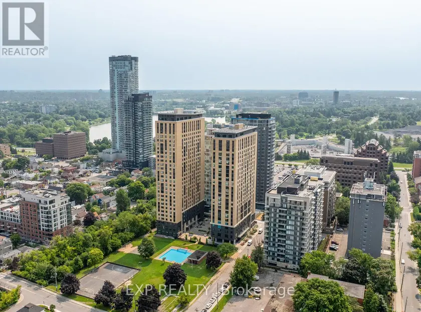 Multiplex at 101 CHAMPAGNE AVENUE S, Ottawa