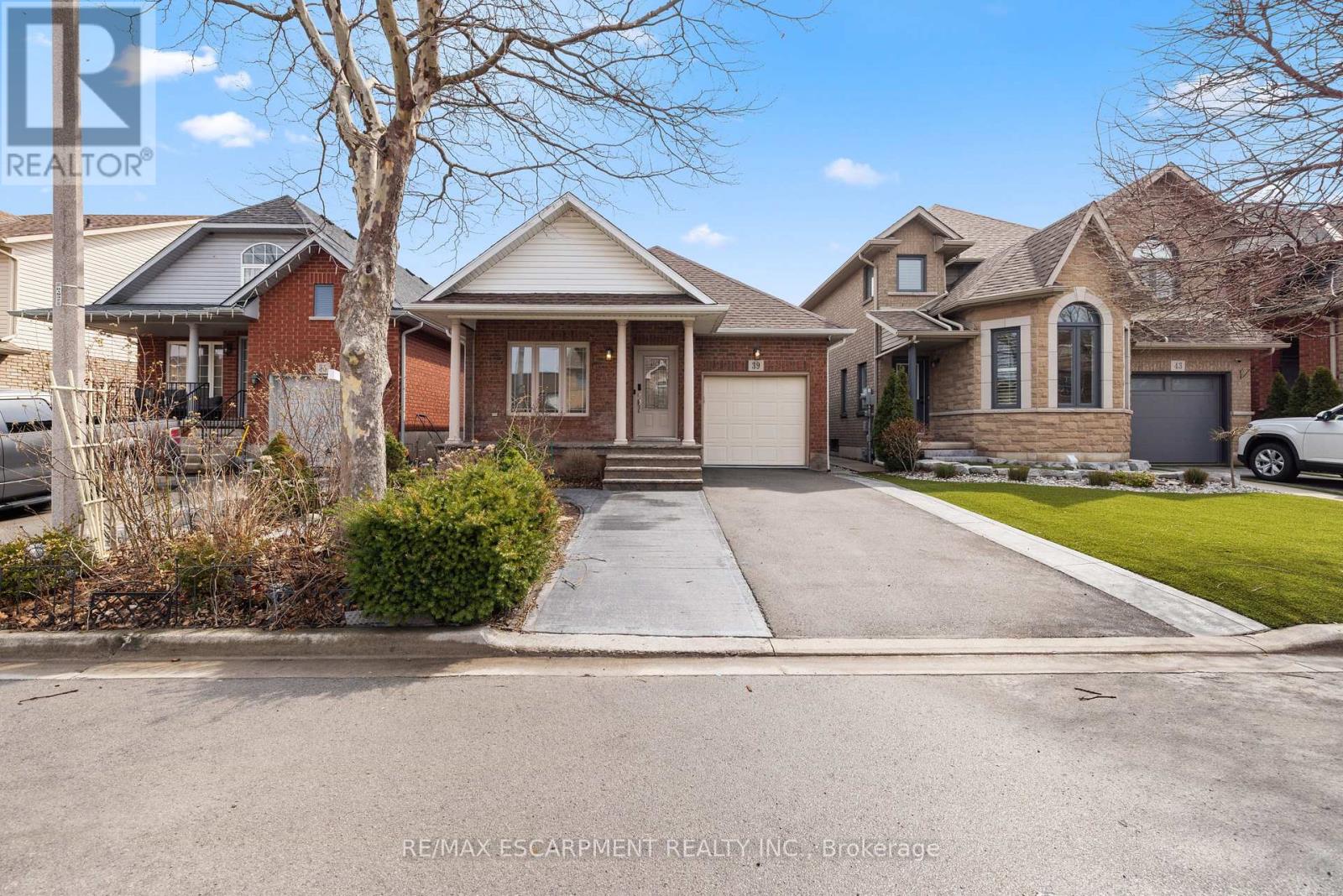 Detached at 39 MCKIBBON AVENUE, Hamilton
