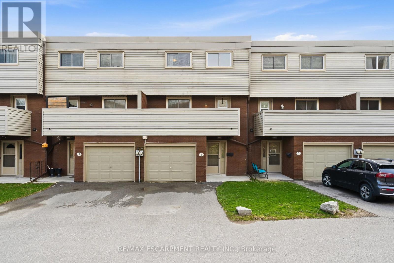 Townhouse at 6 - 23 WATSONS LANE, Hamilton (Dundas)