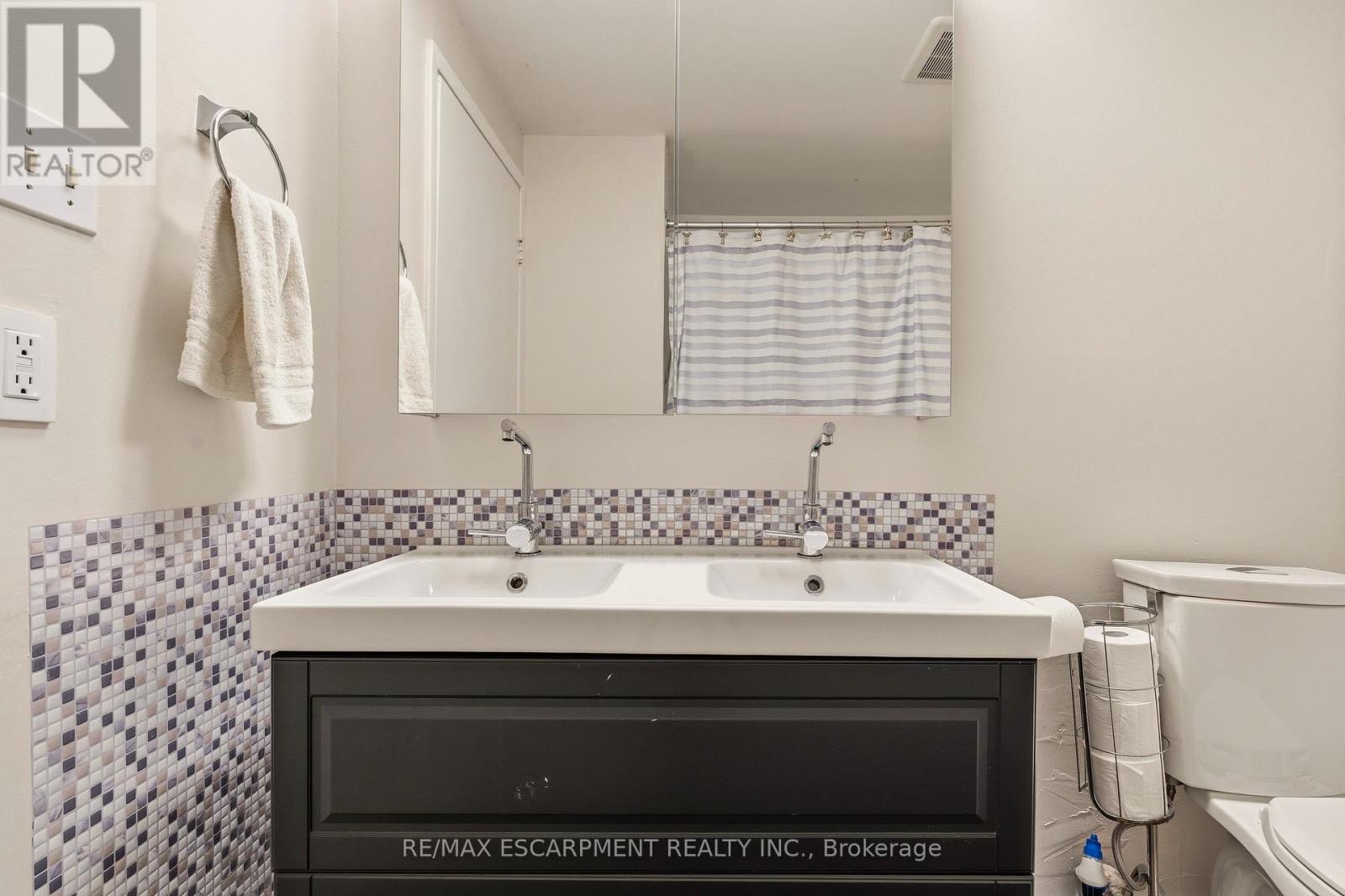 Townhouse at 6 - 23 WATSONS LANE, Hamilton