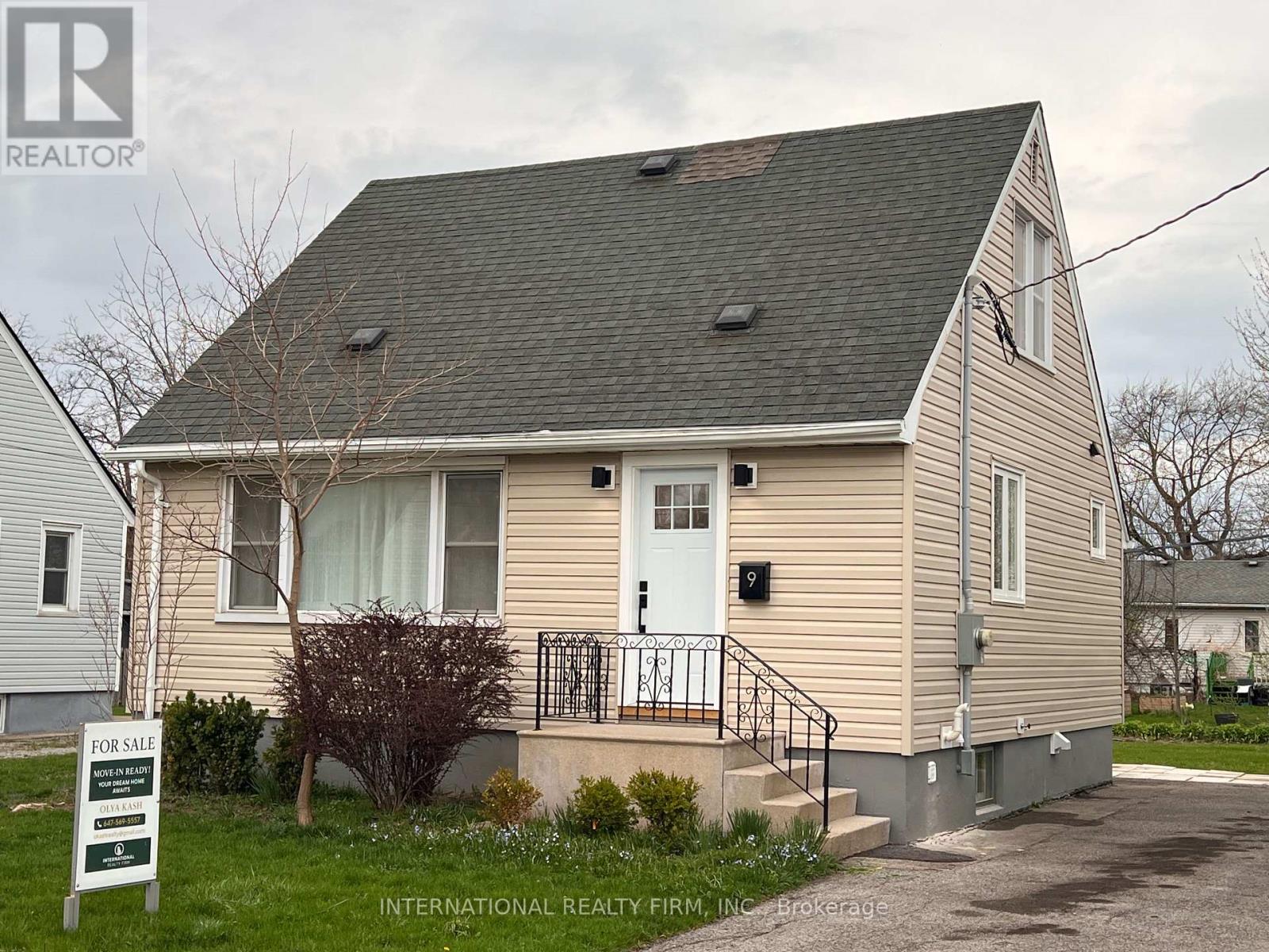 Detached at 9 ADMIRAL ROAD, St. Catharines (Secord Woods)