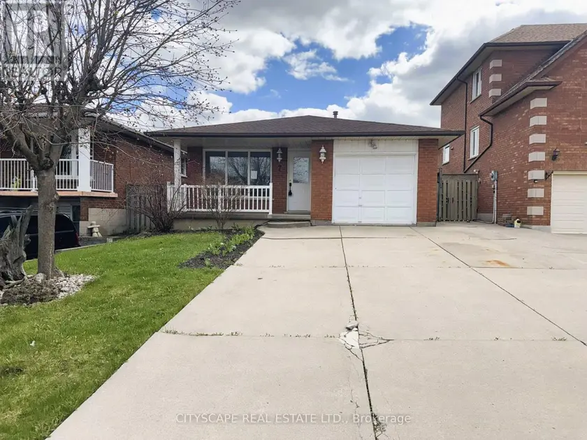 Detached at 7 QUINCY COURT, Hamilton