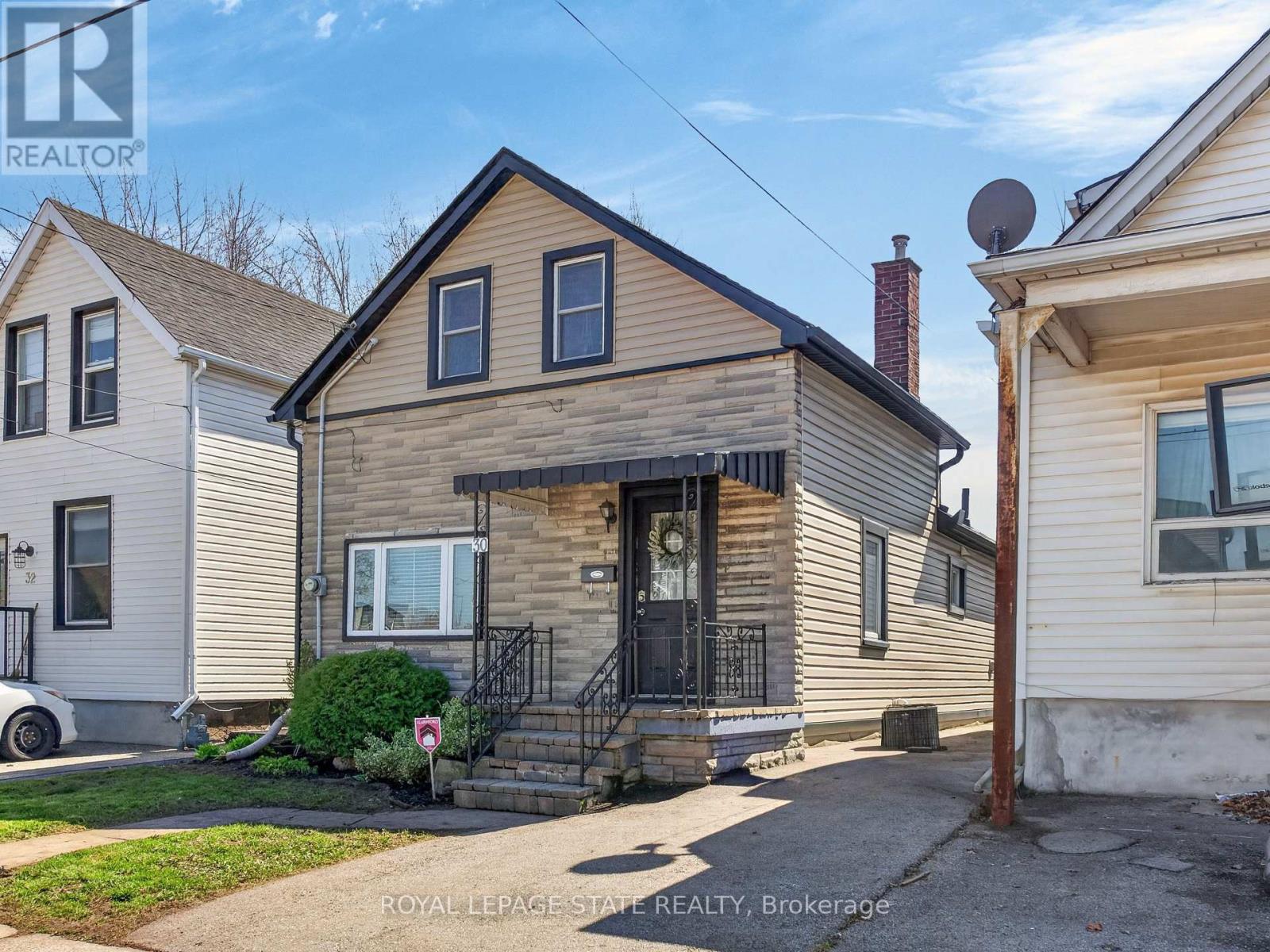Detached at 30 CAMBRIDGE AVENUE, Hamilton (Crown Point)
