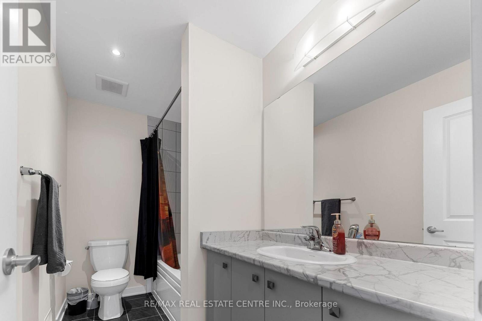 Detached at 17 DOWNRIVER DRIVE, Welland (Dain City)