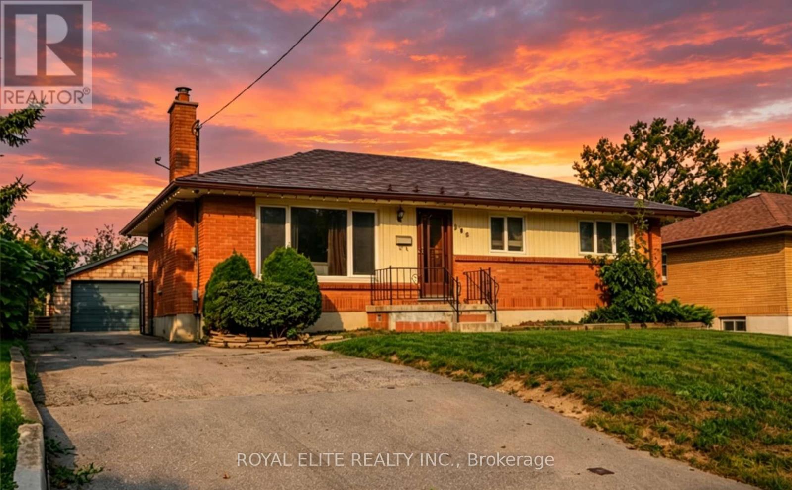 Detached at 385 BEACHWOOD AVENUE, London South (South D)