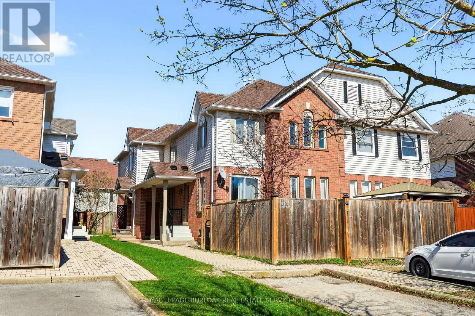 Townhouse at 95 THORNLODGE DRIVE, Hamilton (Waterdown)