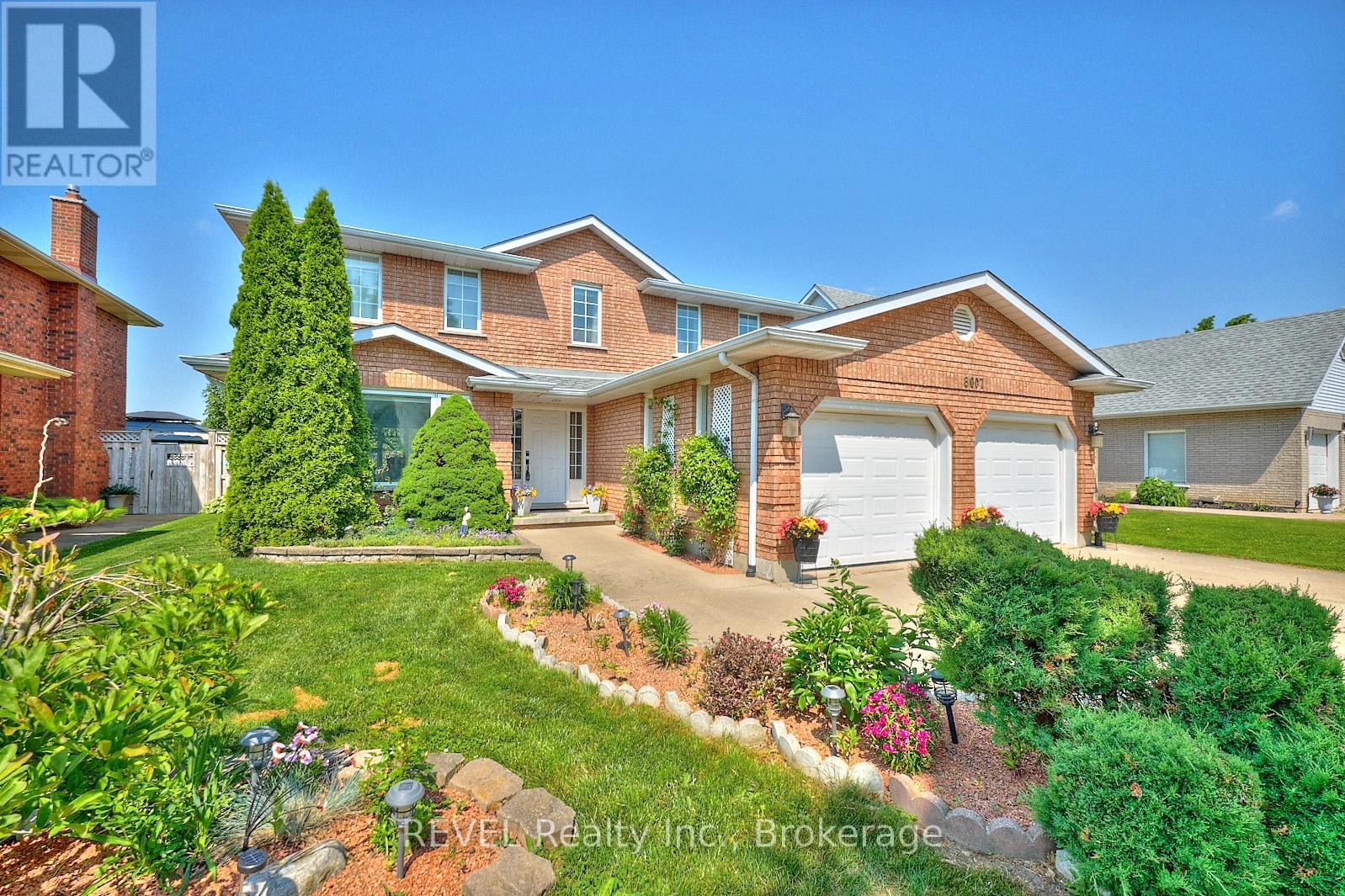 Detached at 8007 OAKRIDGE DRIVE, Niagara Falls (Mt. Carmel)