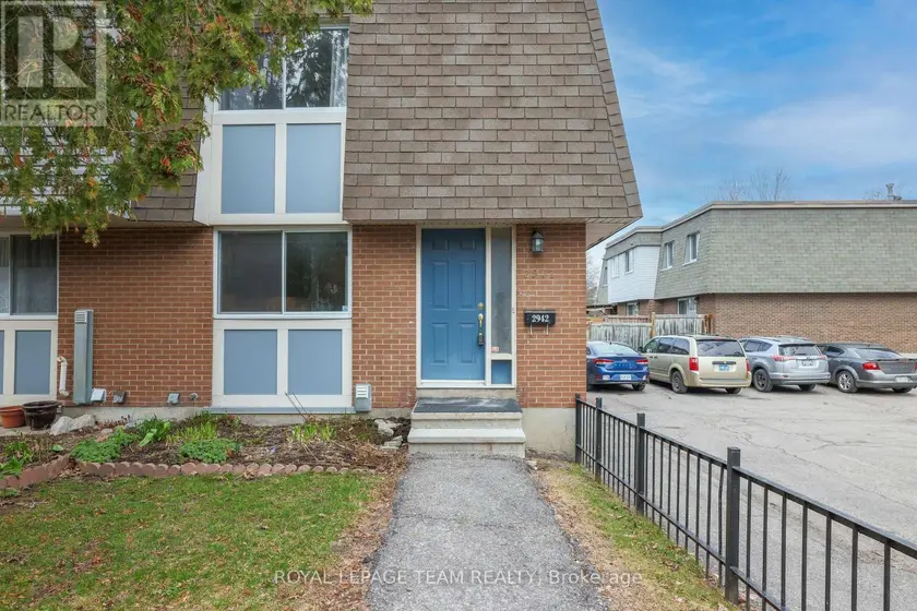 Townhouse at 2942 FAIRLEA CRESCENT, Ottawa
