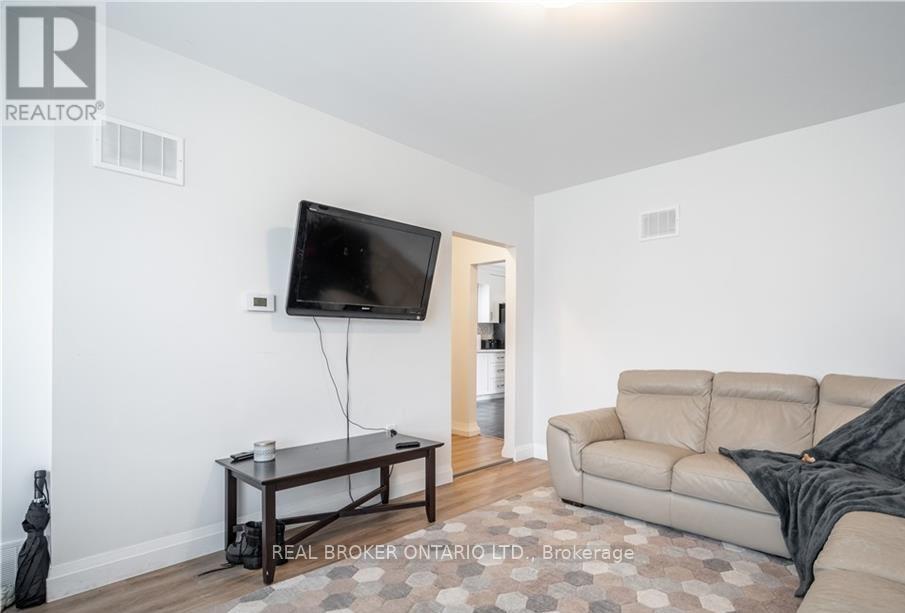 Detached at MAIN - 301 WALLACE AVENUE S, Welland (Lincoln/Crowland)