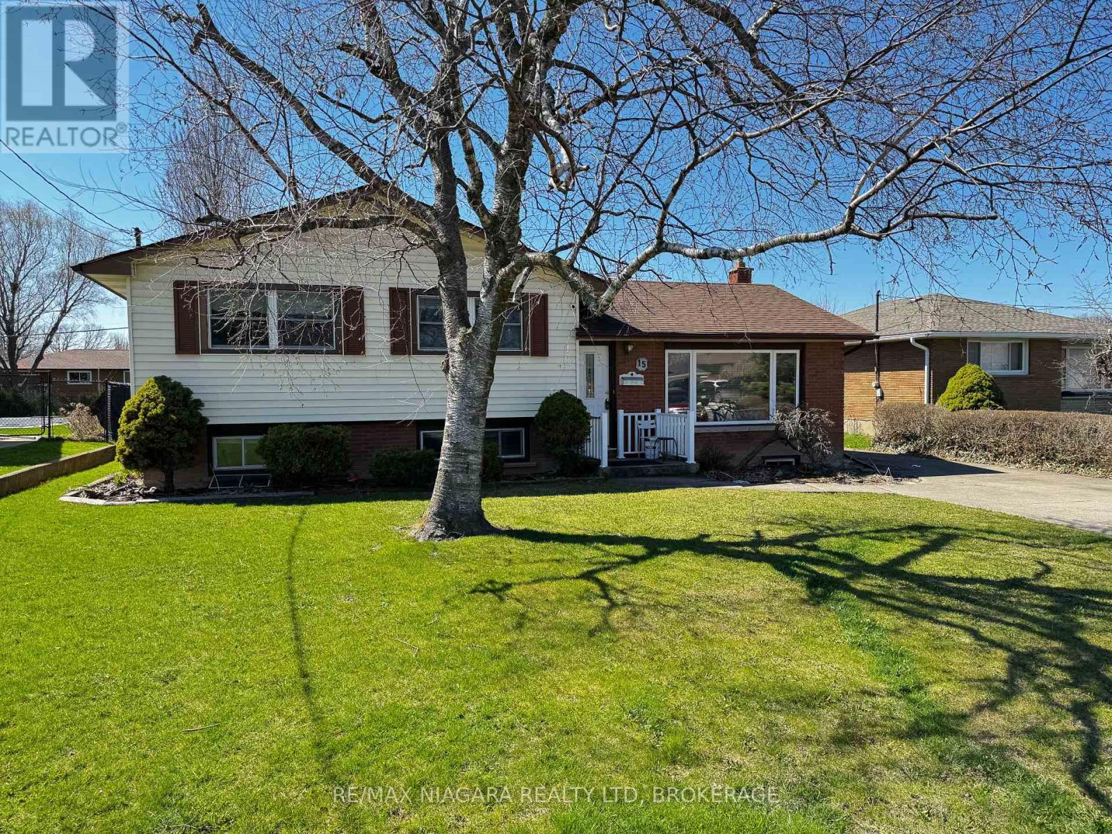 Detached at 15 COLLIER ROAD N, Thorold (Confederation Heights)