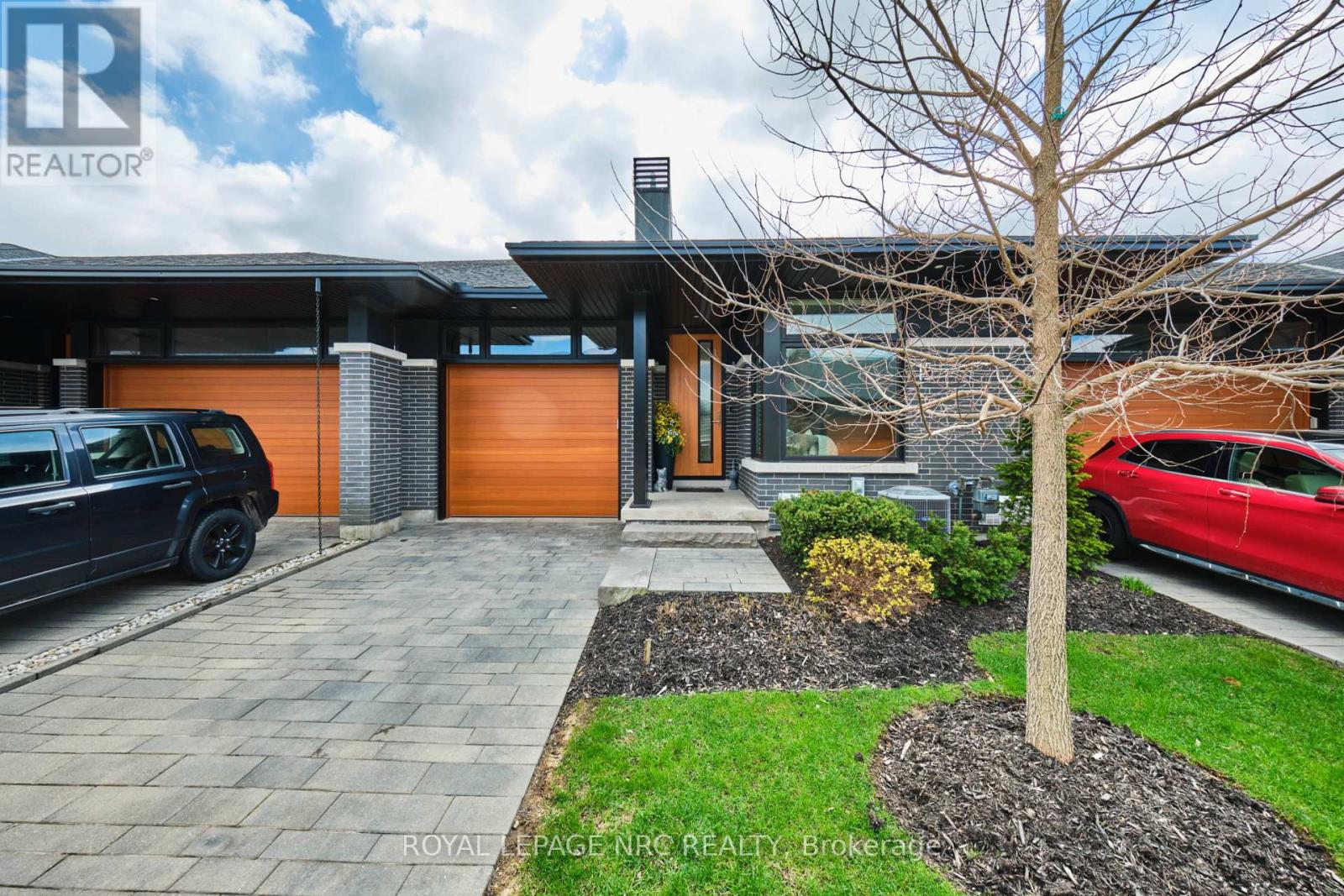 Townhouse at 15 TALIESIN TRAIL, Welland (Prince Charles)