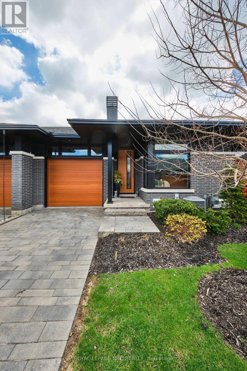 Townhouse at 15 TALIESIN TRAIL, Welland