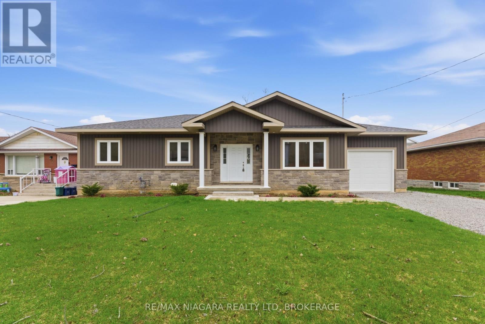 Detached at 17 GLENBARR ROAD, St. Catharines (Glendale/Glenridge)