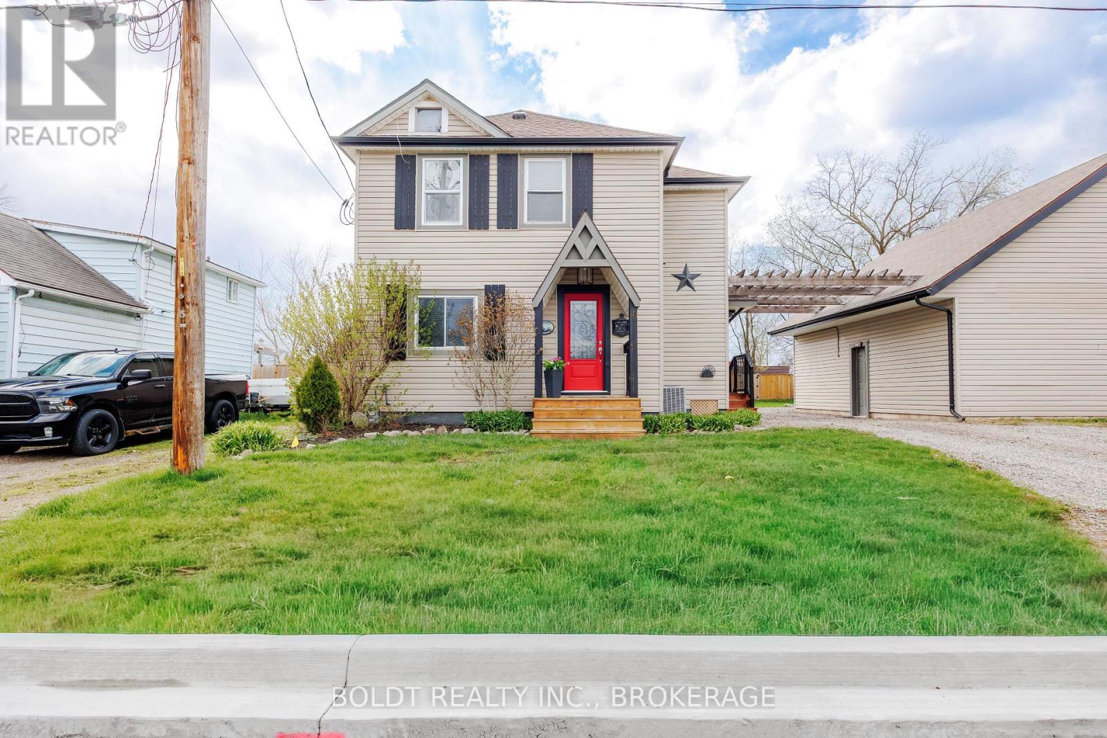 Detached at 19 PATRICIA AVENUE, Welland (N. Welland)