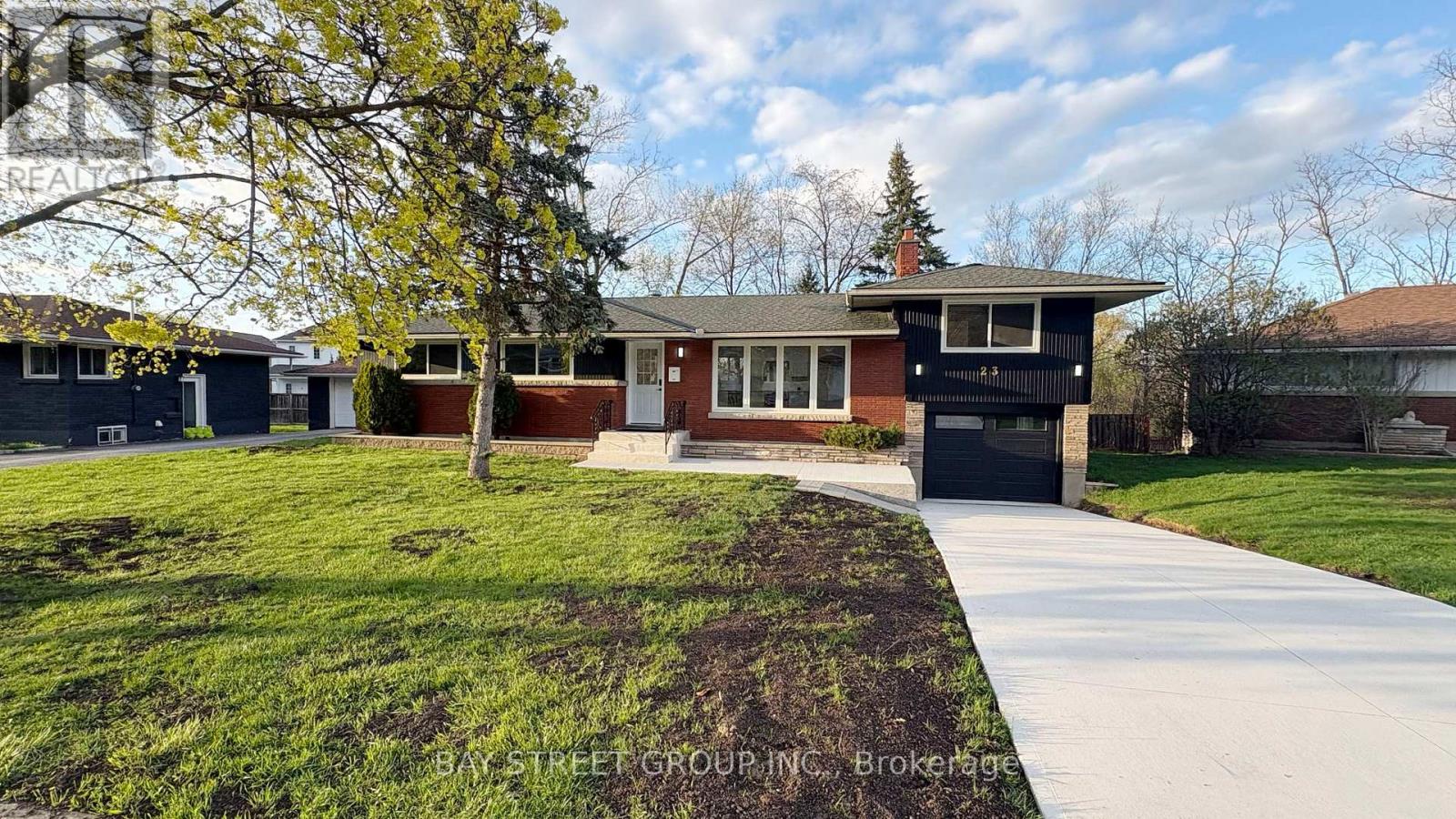 Detached at 23 GLENBARR ROAD, St. Catharines (Glendale/Glenridge)