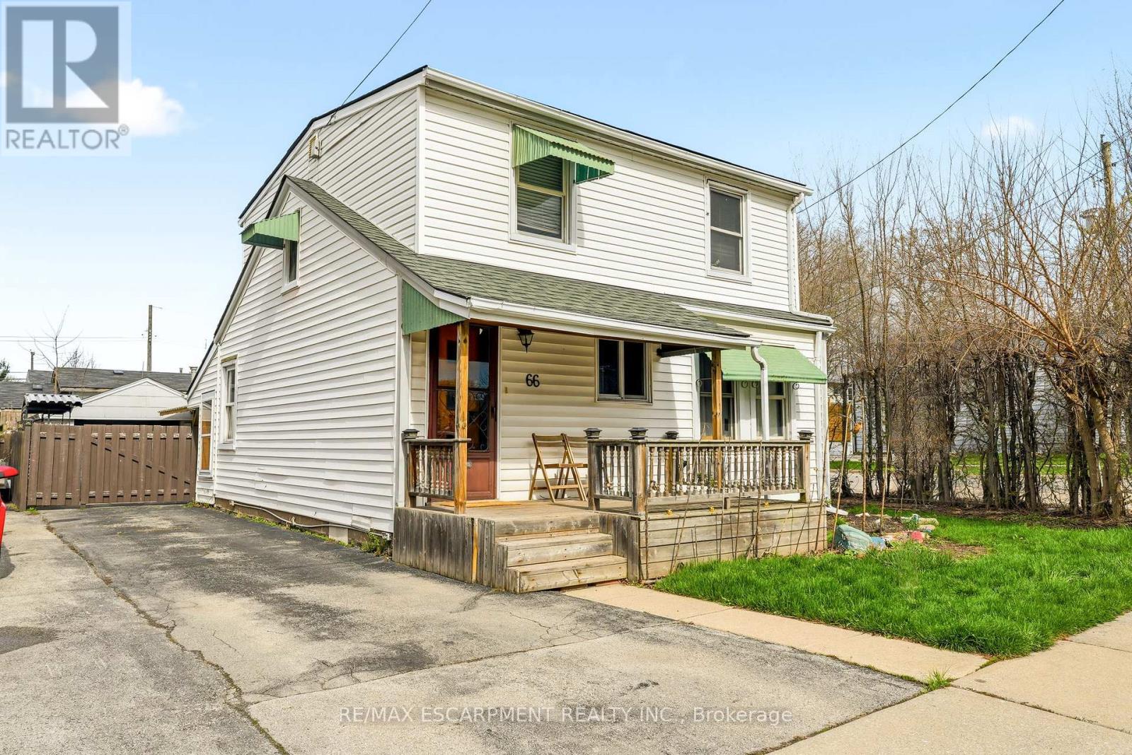 Detached at 66 EAST 32ND STREET, Hamilton (Raleigh)