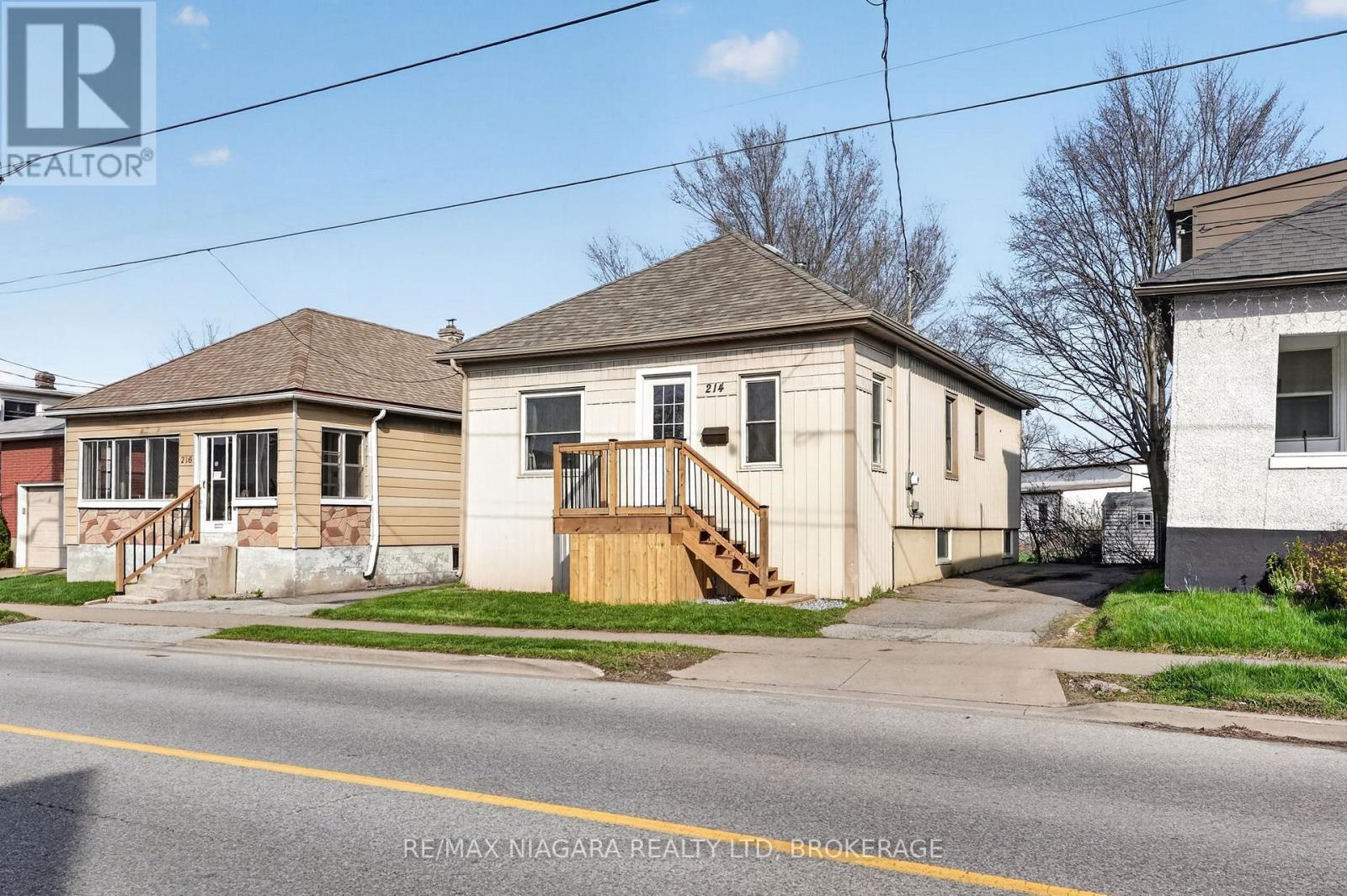 Detached at 214 NIAGARA STREET, St. Catharines (Facer)
