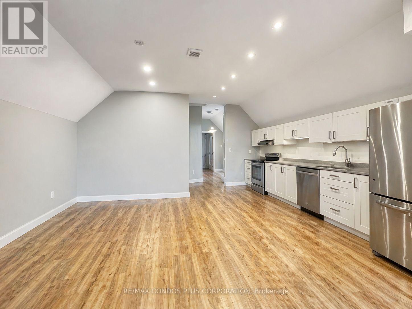Multiplex at 869 BEACH BOULEVARD, Hamilton (Hamilton Beach)