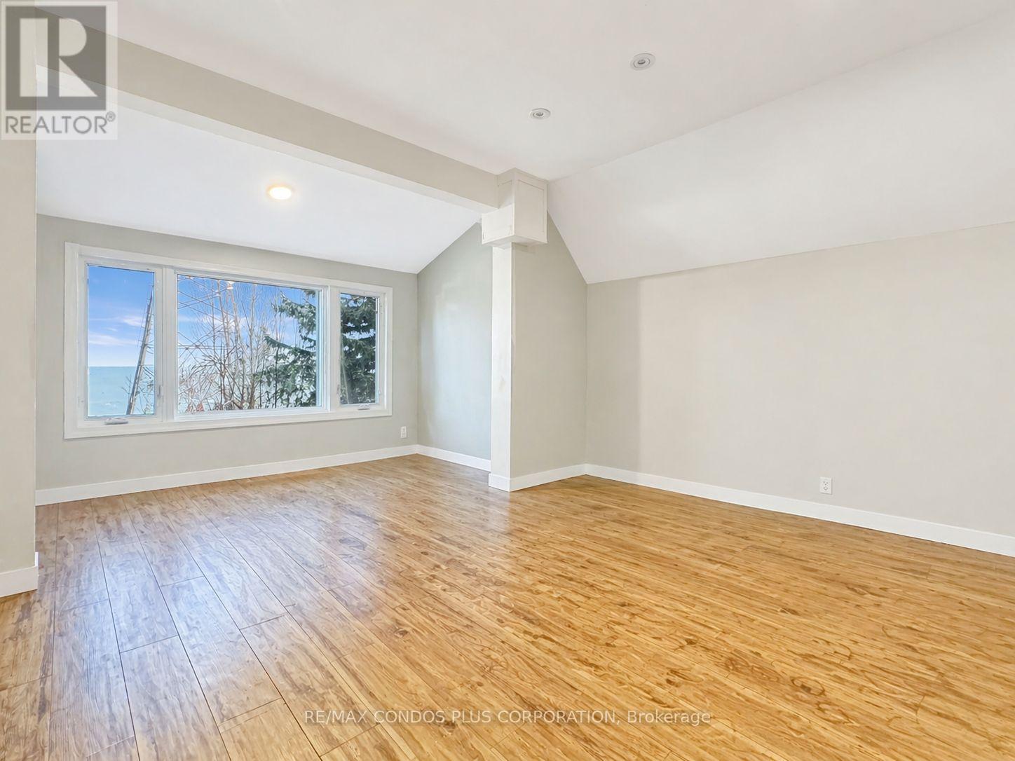 Multiplex at UPPER UNIT # 2 - 869 BEACH BOULEVARD, Hamilton