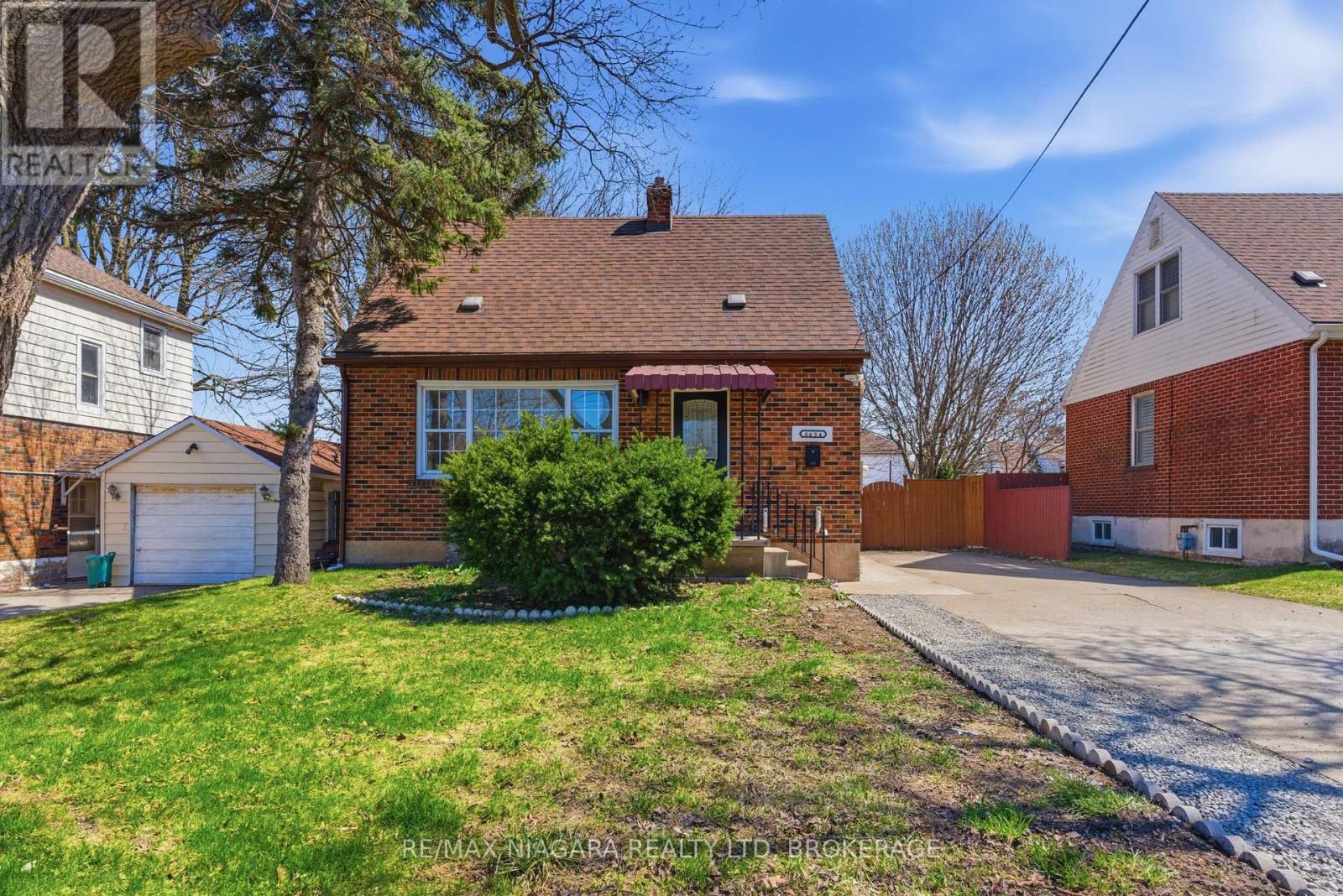Detached at 5654 DRUMMOND ROAD, Niagara Falls (Hospital)