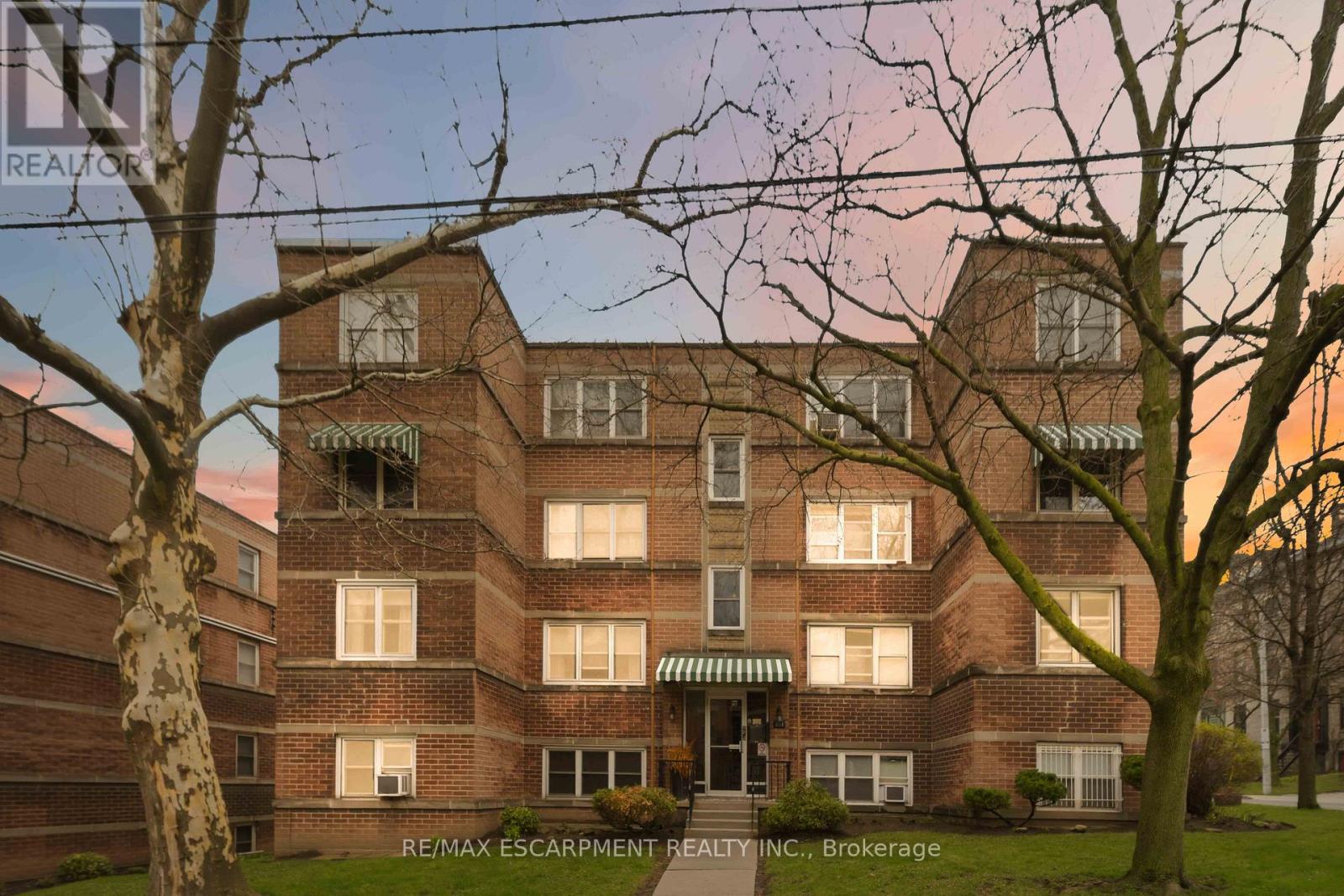 Apartment at 23 - 231 MACNAB STREET S, Hamilton (Durand)
