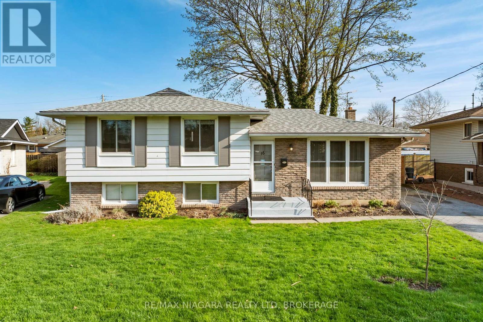 Detached at 16 CROYDON DRIVE, St. Catharines (Lakeshore)
