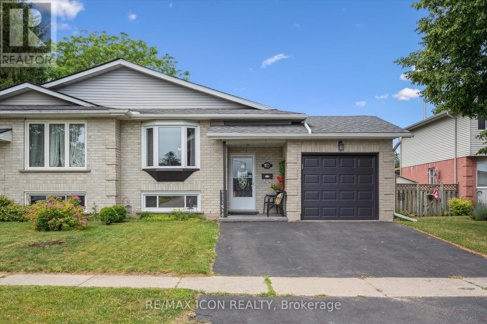 Semi-Detached/Link at 40 ABELES AVENUE, Brant (Paris)