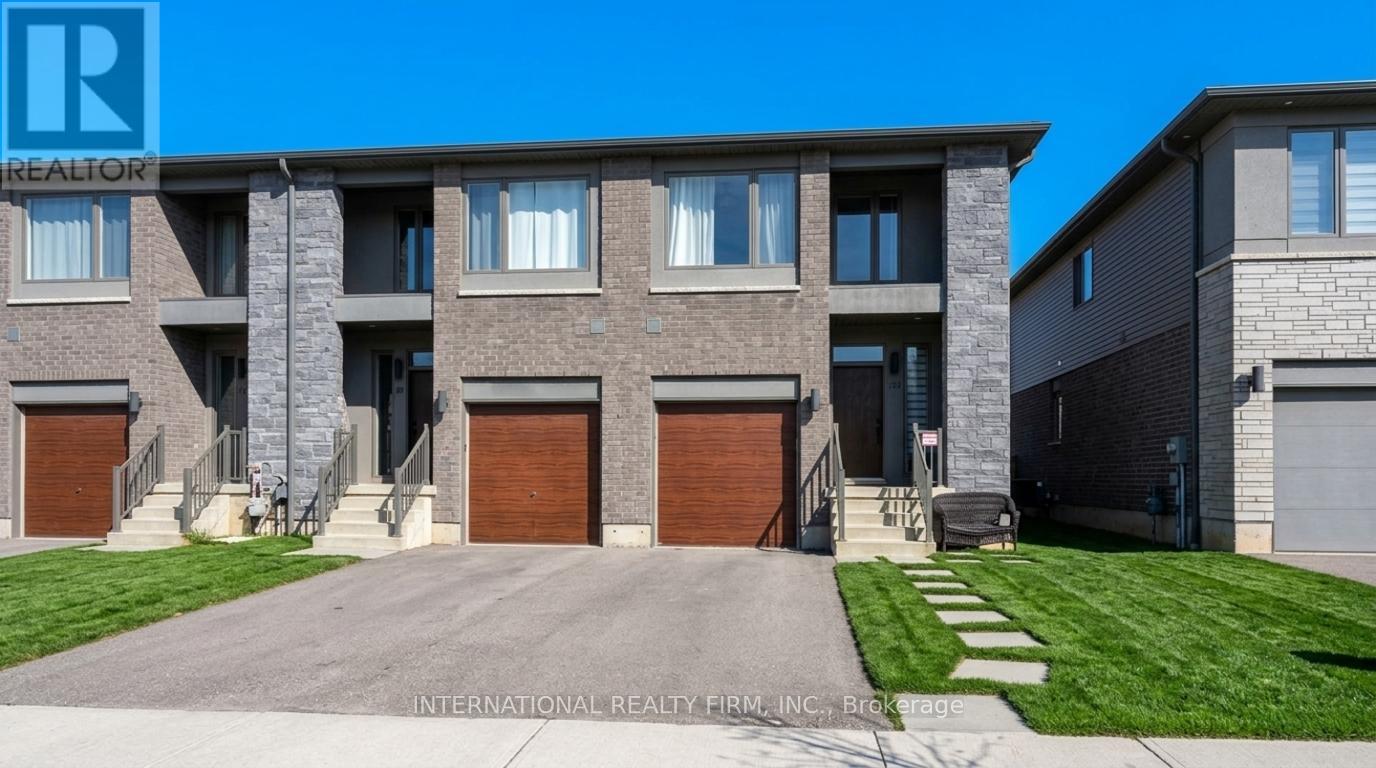 Townhouse at 134 BEDROCK DRIVE, Hamilton (Stoney Creek Mountain)
