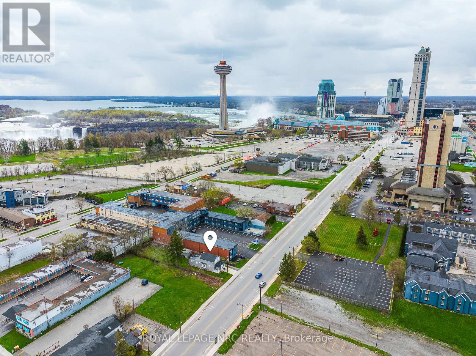 Detached at 5930 FALLSVIEW BOULEVARD, Niagara Falls (Clifton Hill)