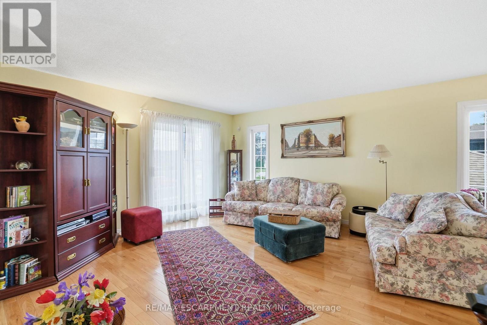 Detached at 233 FRUITLAND ROAD, Hamilton