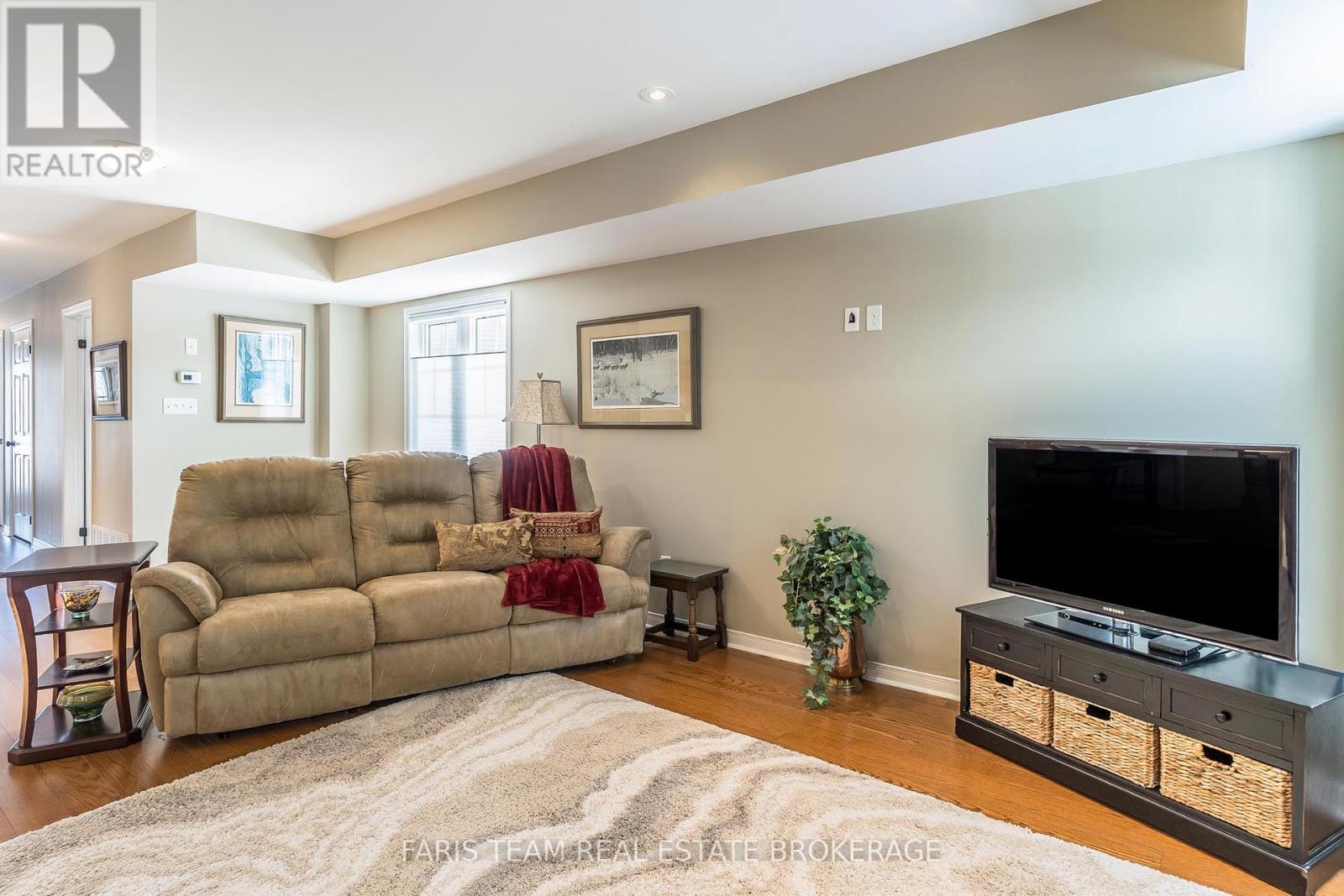 Townhouse at 28 MASTERS CRESCENT, Georgian Bay