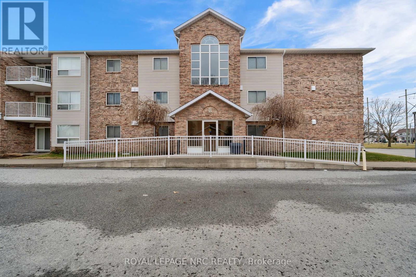 Apartment at 303B - 1061 VANSICKLE ROAD, St. Catharines (Grapeview)