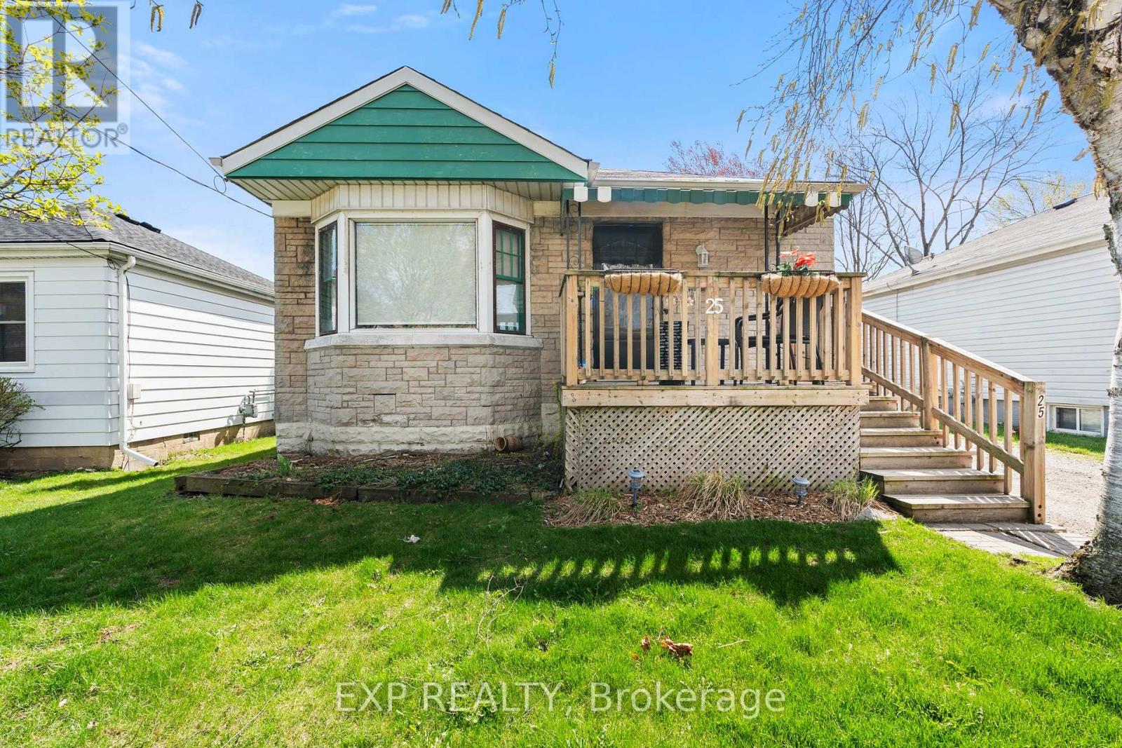 Detached at 25 EAST 39TH STREET, Hamilton (Raleigh)