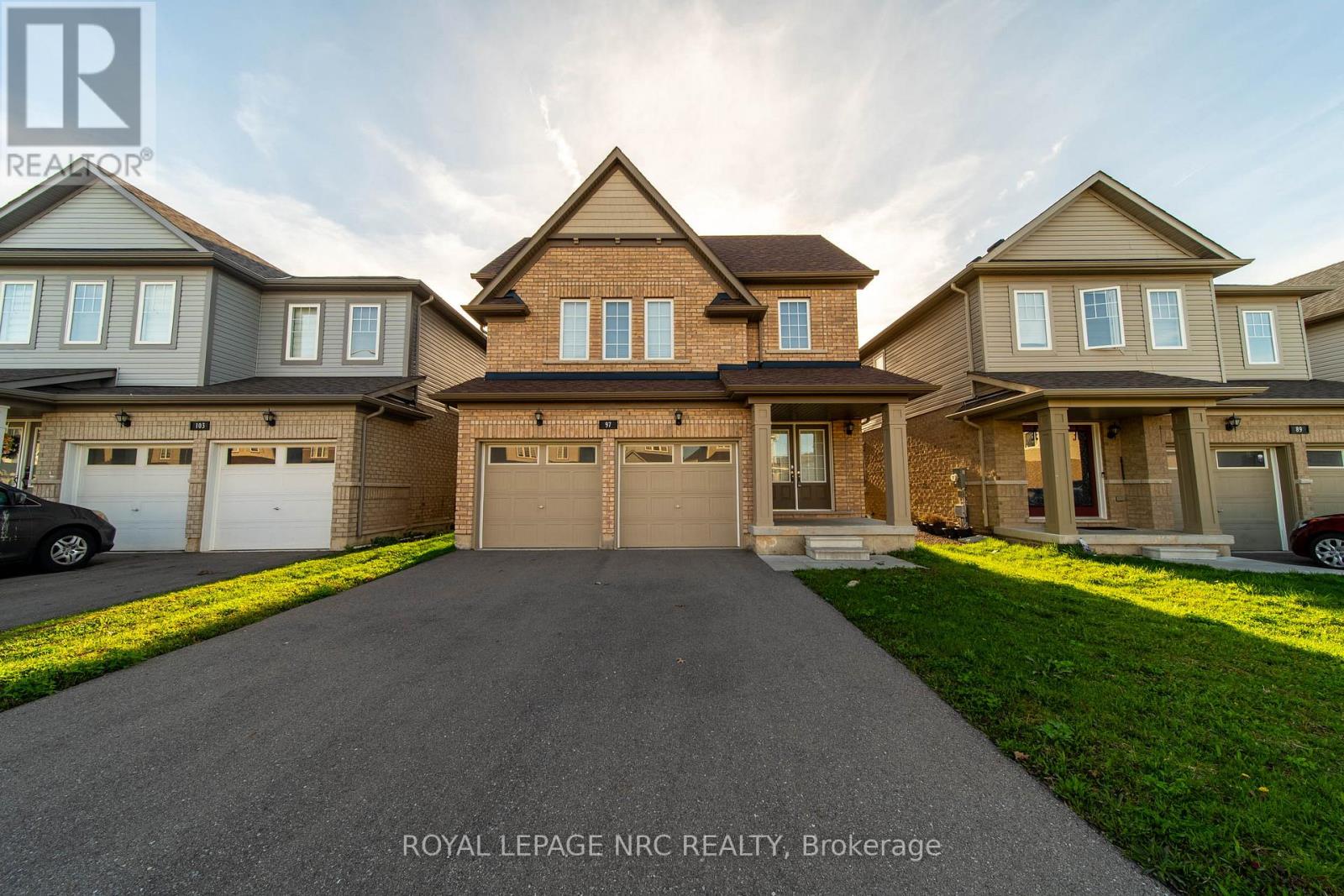 Detached at 97 TUMBLEWOOD PLACE, Welland (Dain City)