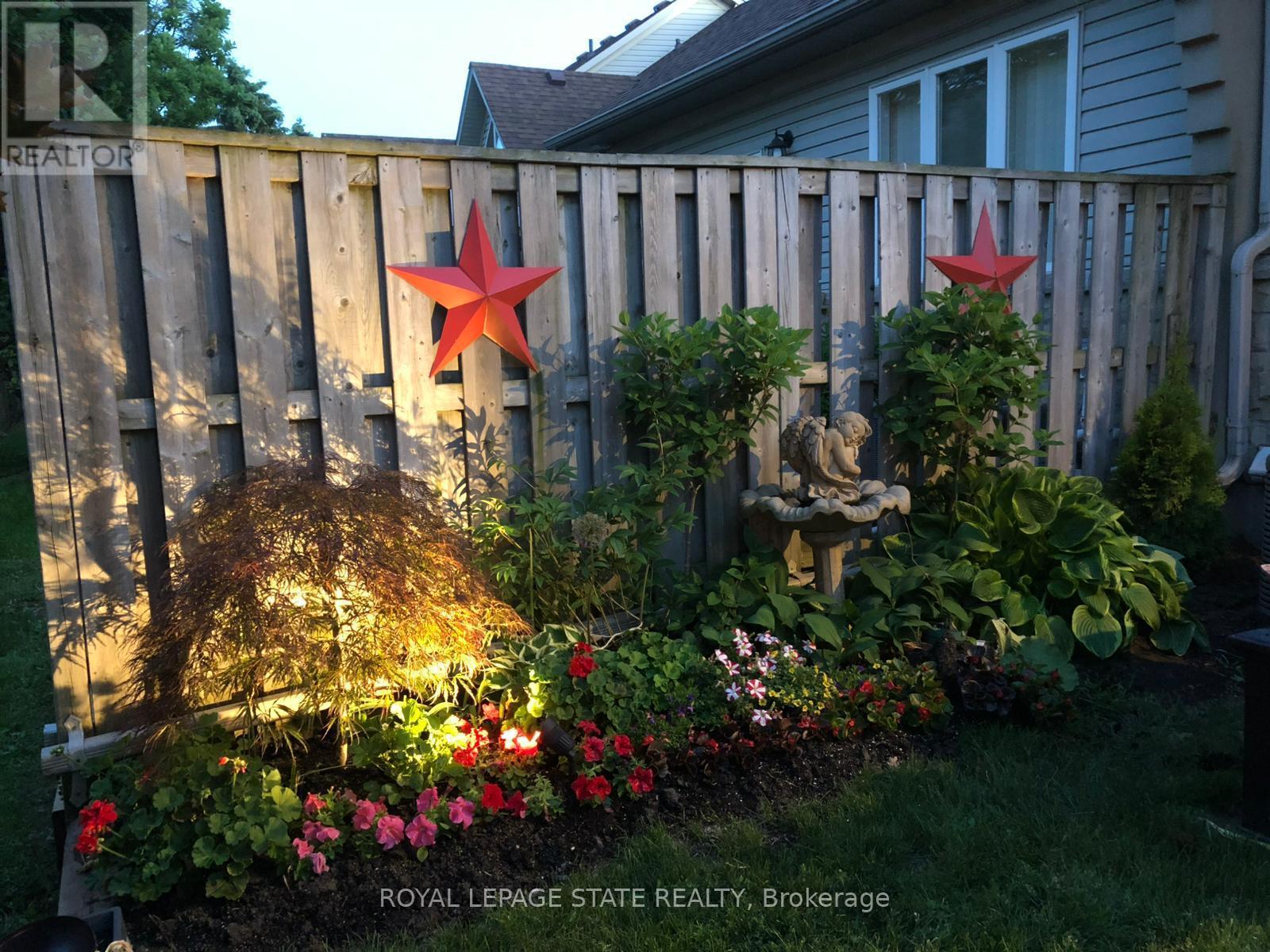 Townhouse at 9 - 212 STONEHENGE DRIVE, Hamilton